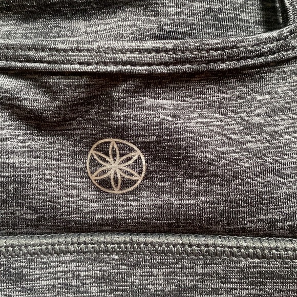 gaiam large grey sports bra with removable padding - Picture 3 of 6